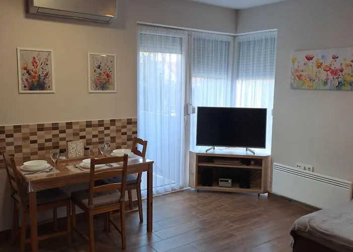 Liliom Apartament *